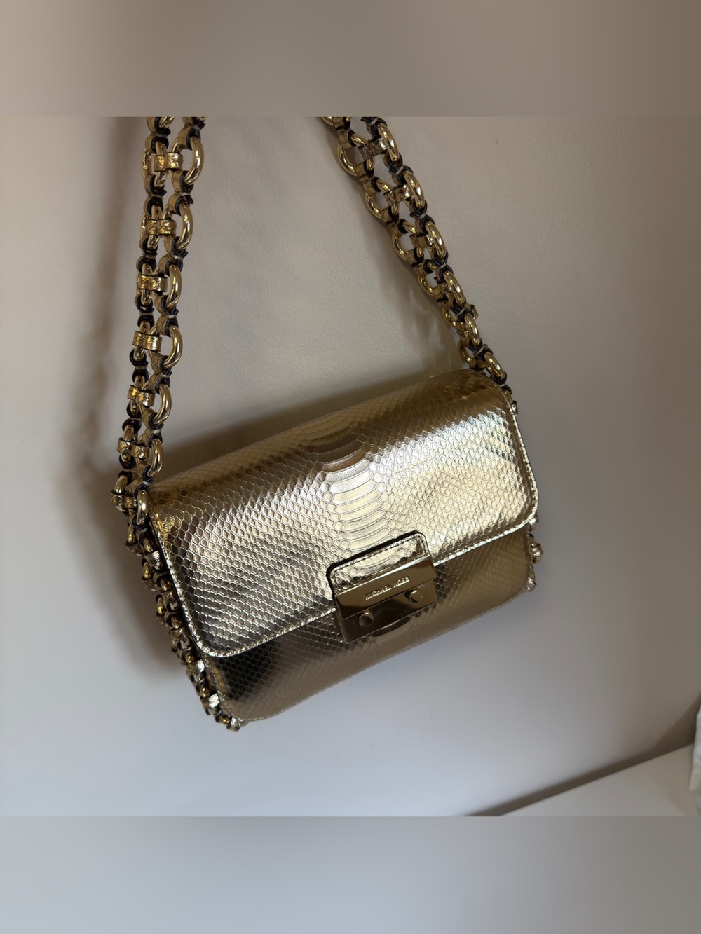 Michael Kors PIPER LG SHLDR FLAP EMBOSSED LEATHER - Picture 10 of 15